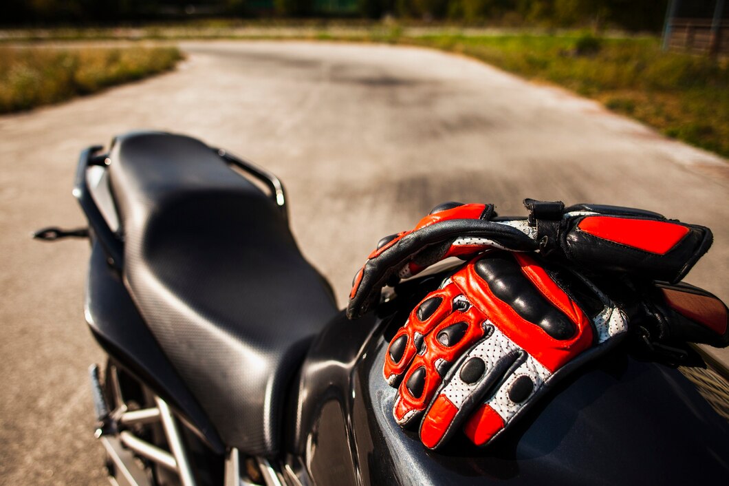 Jak wybrać odpowiednie rękawice motocyklowe dla siebie – poradnik dla początkujących i zaawansowanych