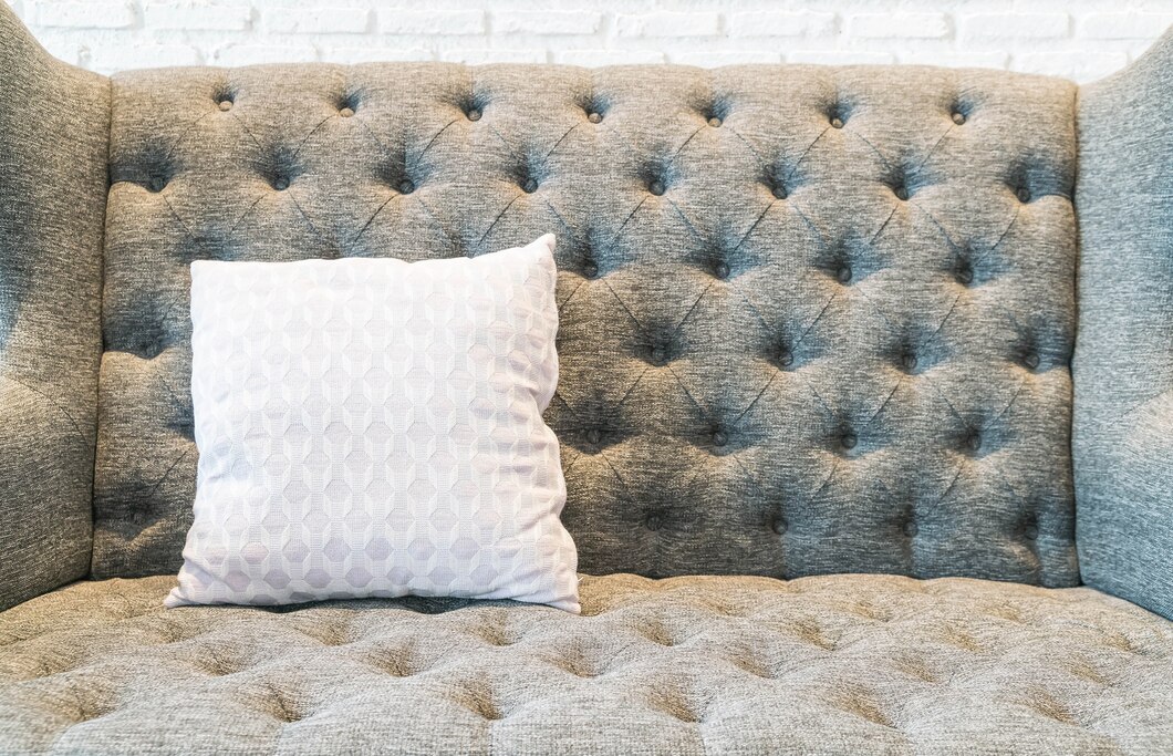 Jak zakupić pokrowce na poduszki do twojego salonu?