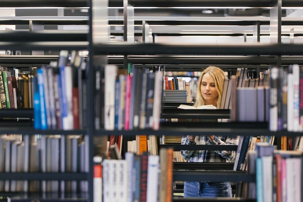 Jak efektywnie zarządzać zamówieniami książek w placówkach edukacyjnych i bibliotecznych?